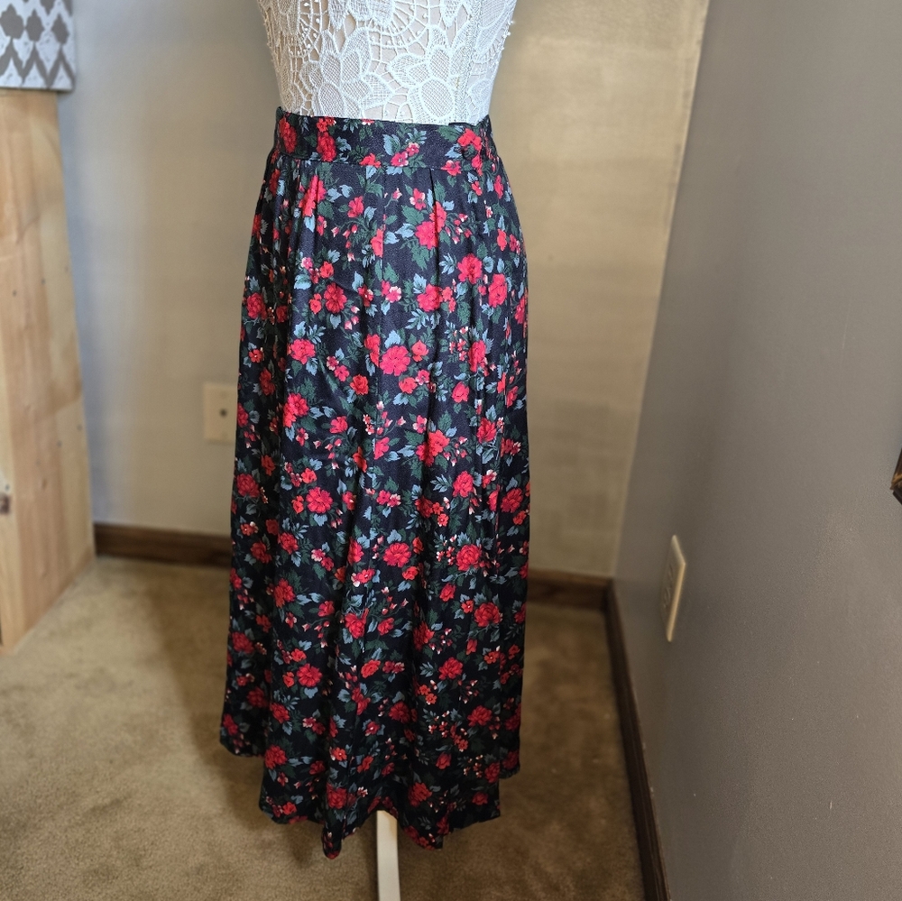 Women's Patterned Rose Skirt